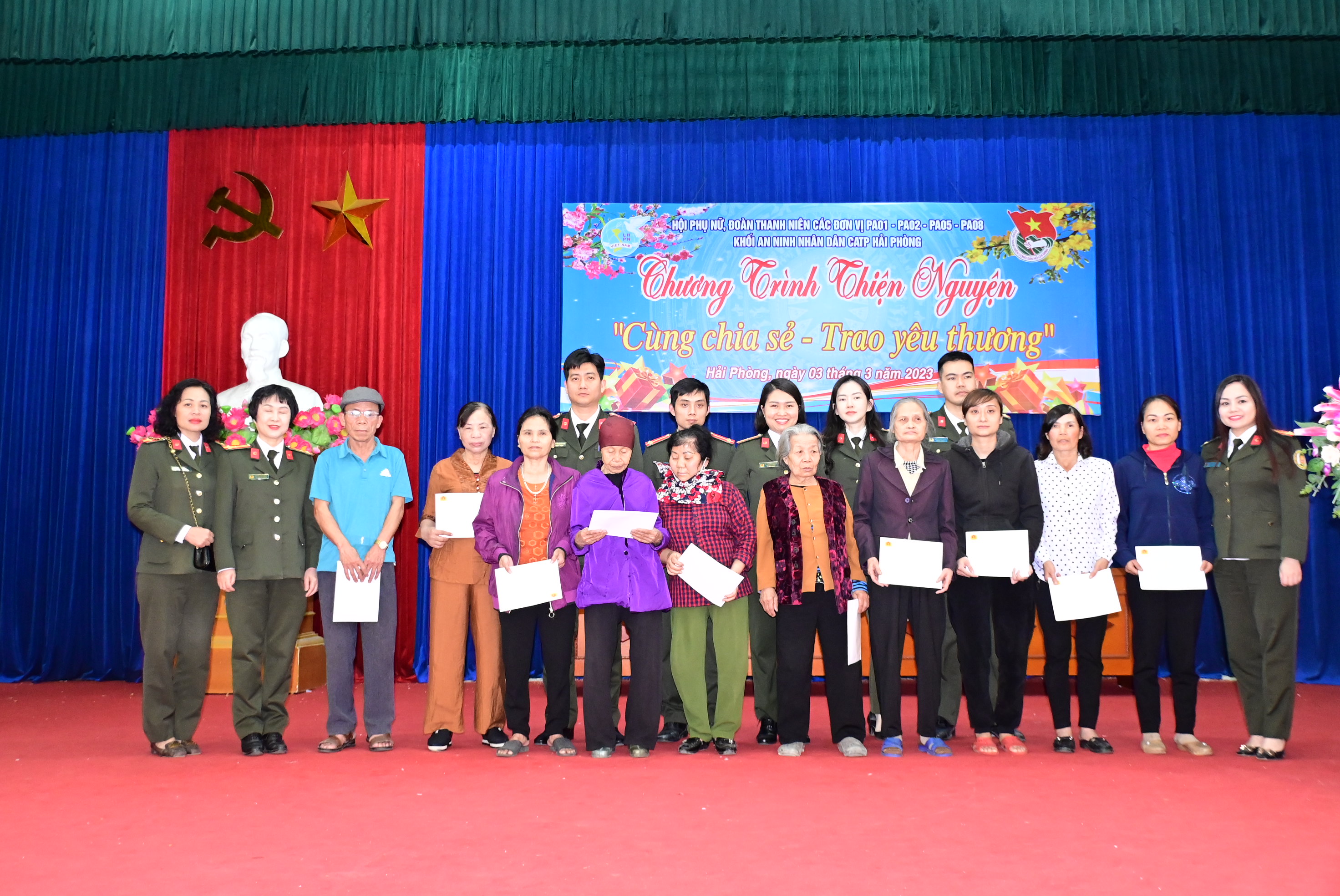 Đoàn thể các đơn vị Khối An ninh nhân dân: Tổ chức Chương trình thiện nguyện “Cùng chia sẻ - Trao yêu thương” tại xã Đồng Thái (An Dương)